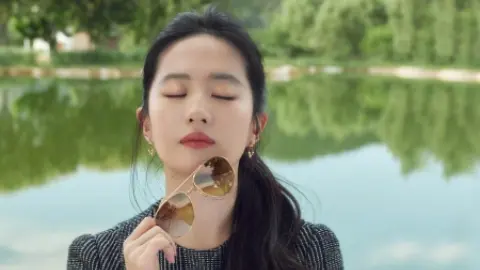 男子肩颈放松突发脑梗